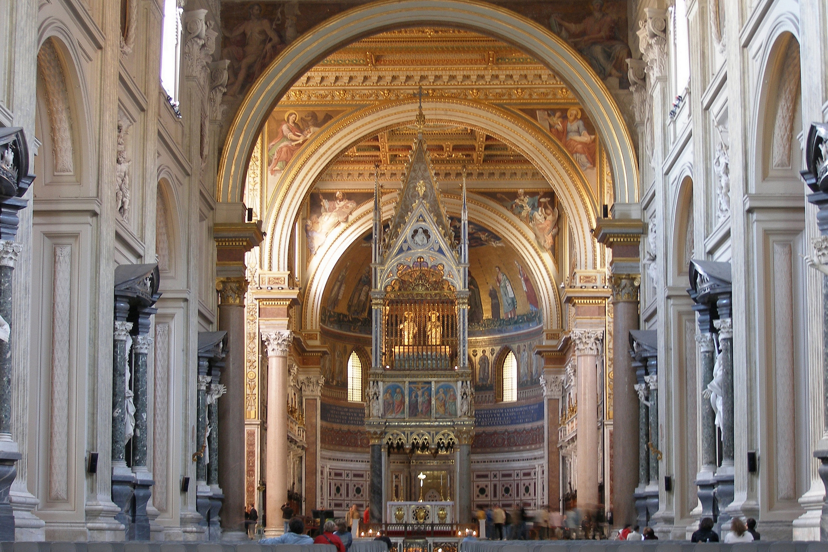 Святая римской католической церкви. Базилика Сан Джованни Латерано. Церковь Сан-Джованни Латеранского собора.